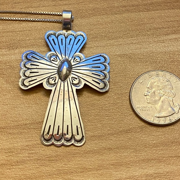 925 sterling silver Navajo signed Arnold Blackgoat cross pendant - Picture 10 of 13